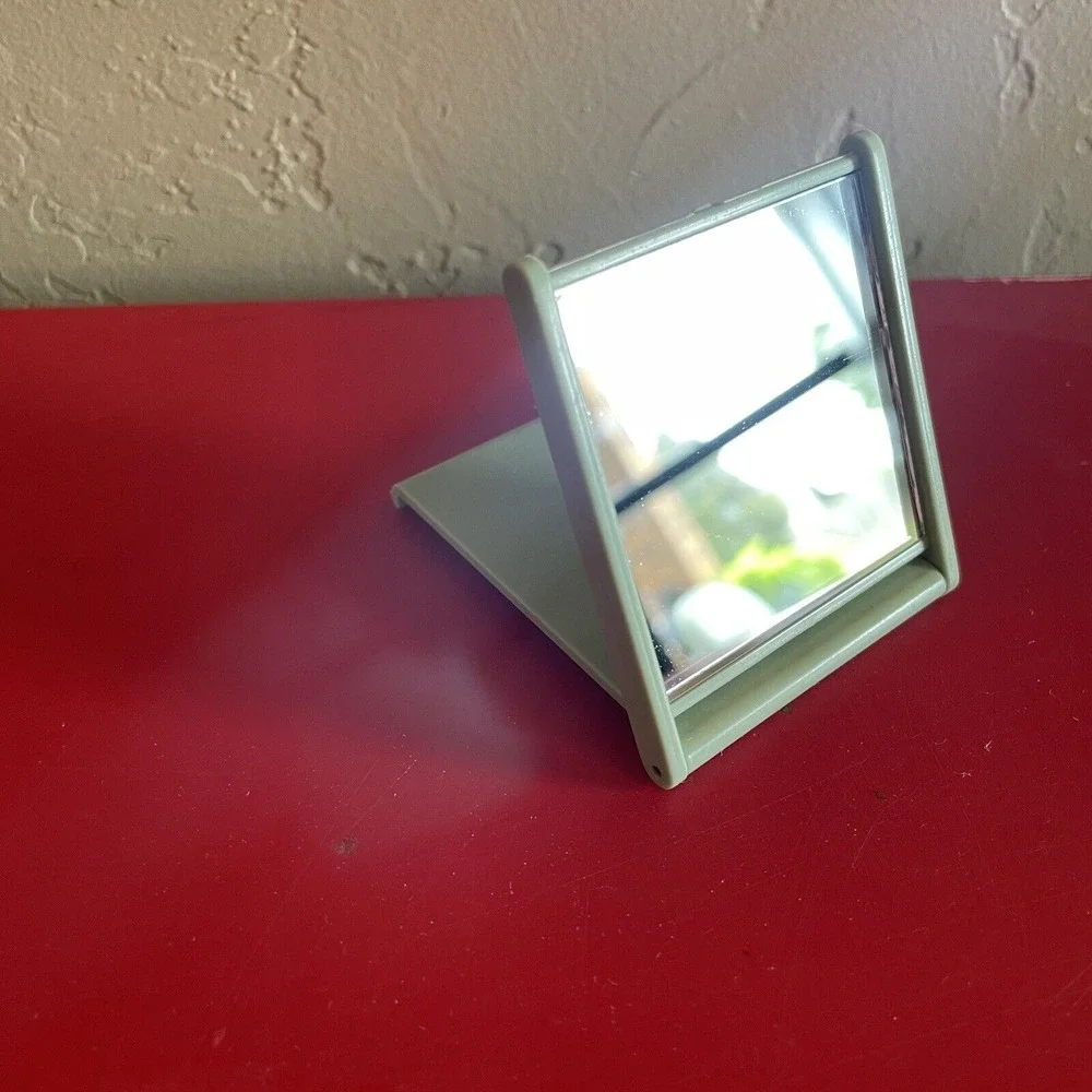 Vintage Clinique Table Compact Mirror Flip Open Green Purse‎